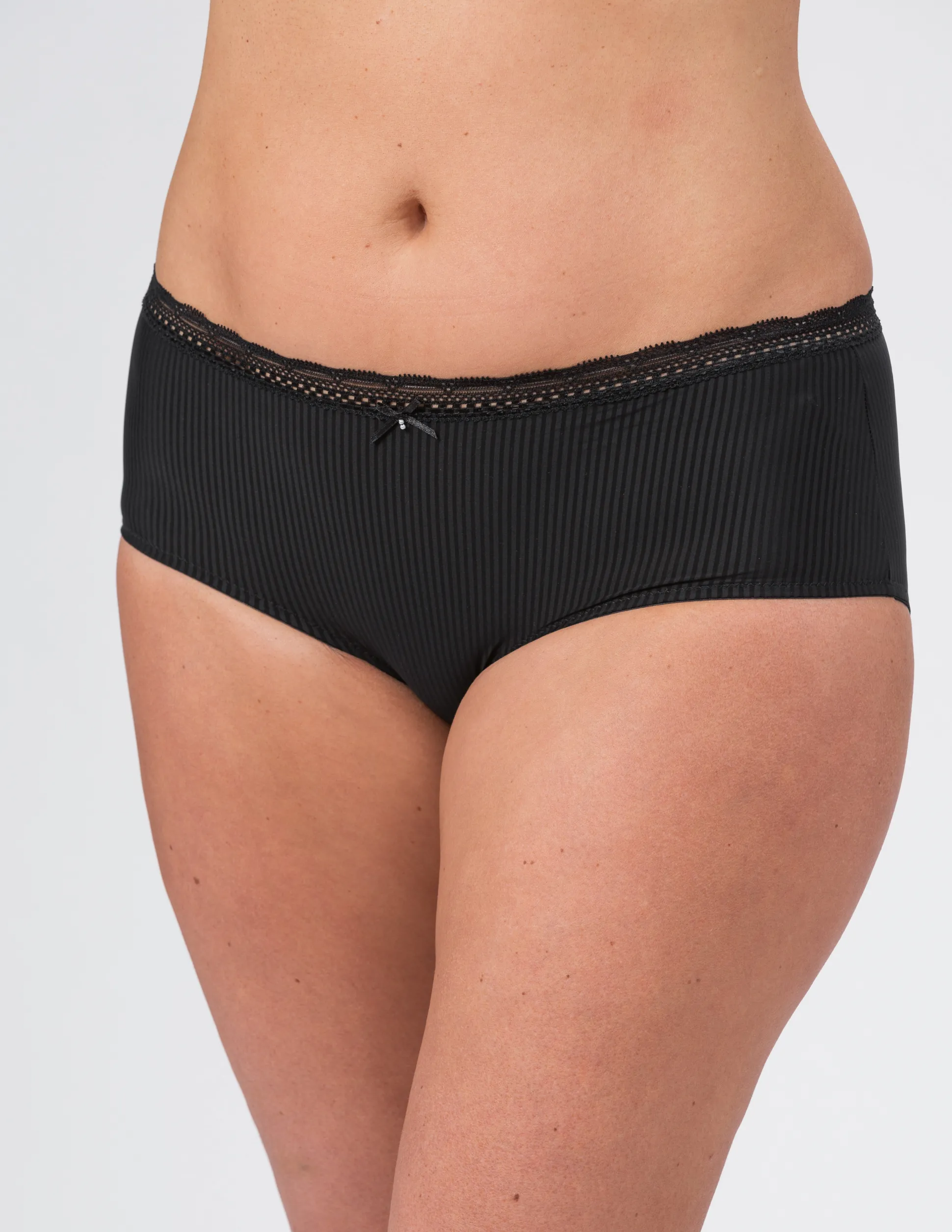 Trosa Midi Laila Spets Jacquard Svart
